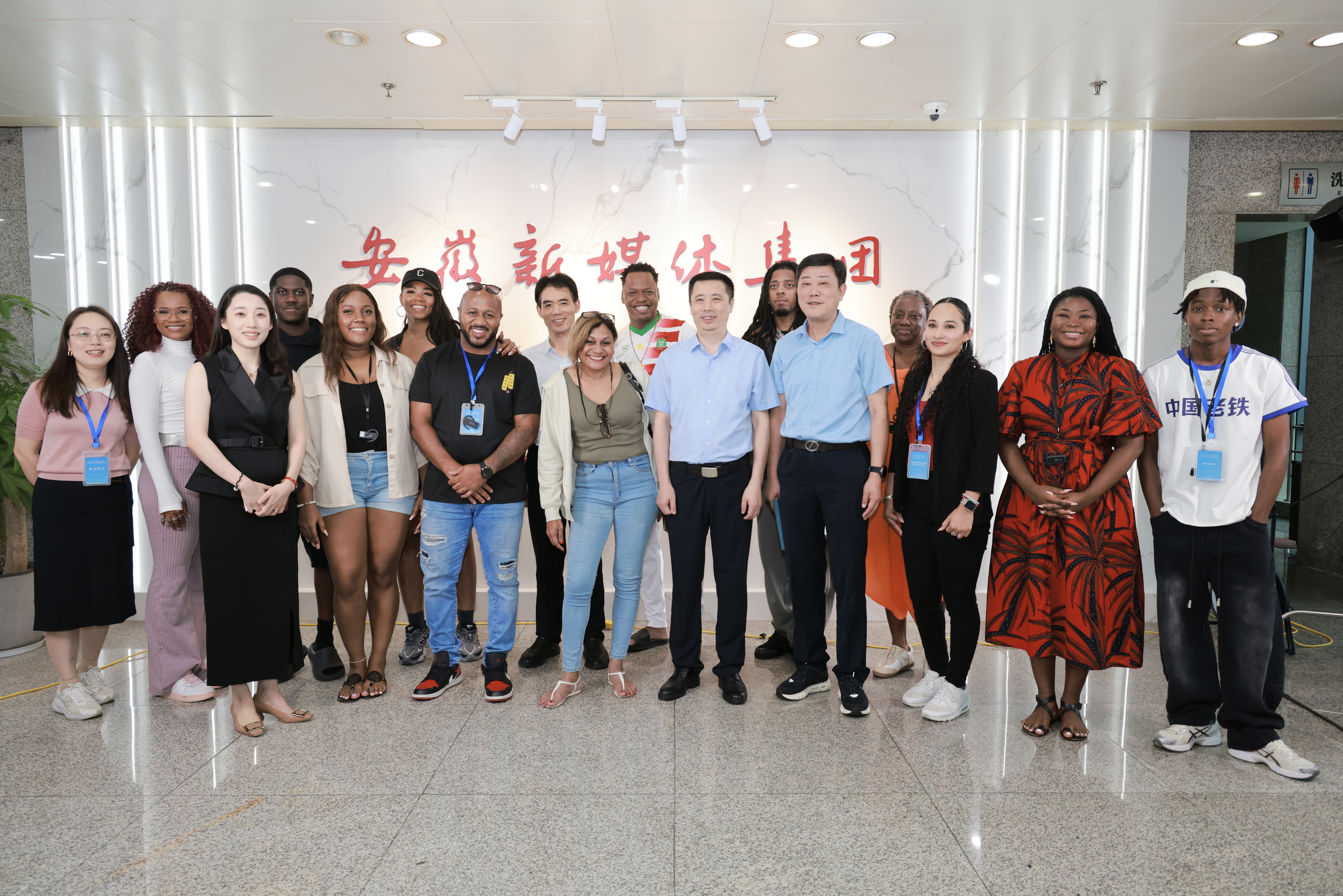 合影.jpg 合影.jpg