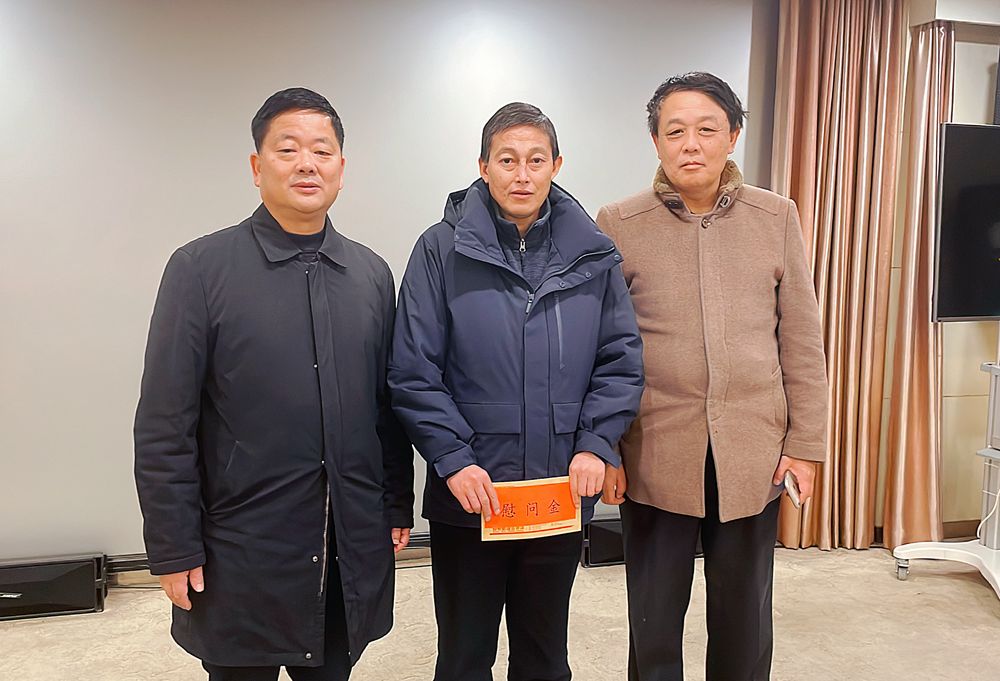 集團領(lǐng)導(dǎo)走訪慰問困難職工